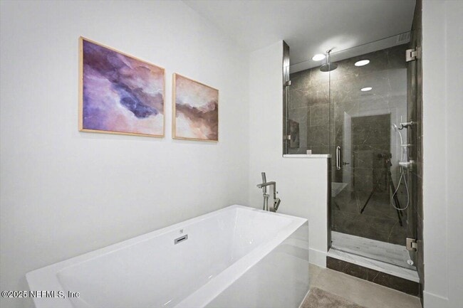 Building Photo - 739 Spinnakers Reach Dr