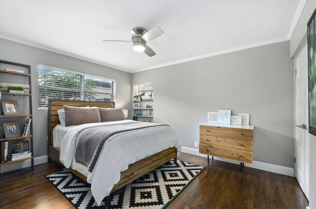 Building Photo - 2/2 condo downtown-Walk to Lake Eola