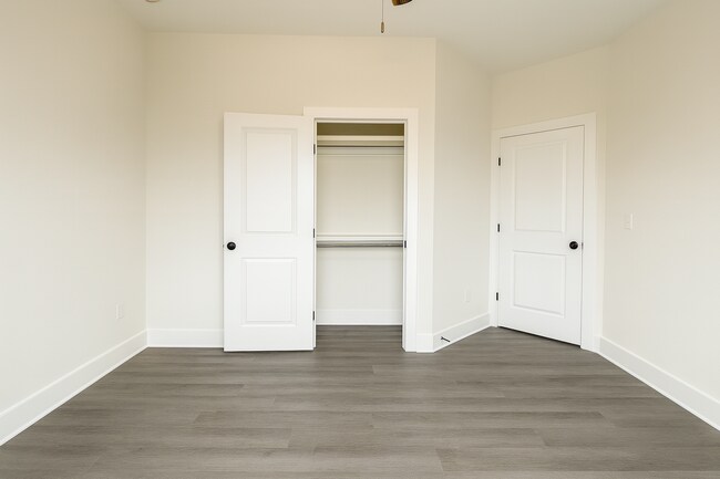 Building Photo - Spacious 3 Bedroom Home with Oversized Primary Suite near Webb & Pawnee