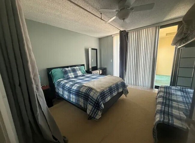 Building Photo - BEACH LIFE! 2/2 CONDO FOR RENT - ACROSS FROM THE OCEAN!