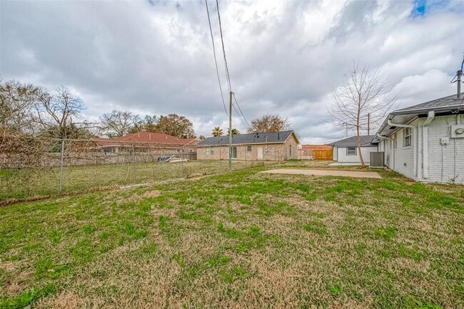 Building Photo - 300 Lane Dr