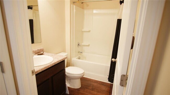 Building Photo - 813 Blue Hill Ln