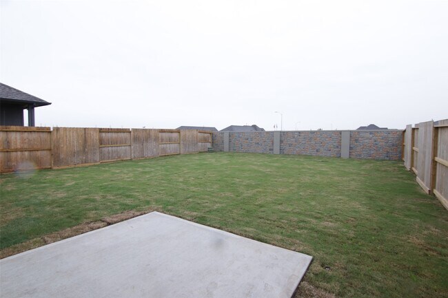 Building Photo - 2511 Chestnut Oak Cir