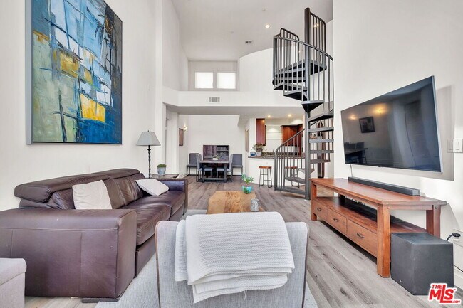 Building Photo - 15206 Burbank Blvd