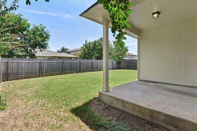 Building Photo - 916 Gentry Dr
