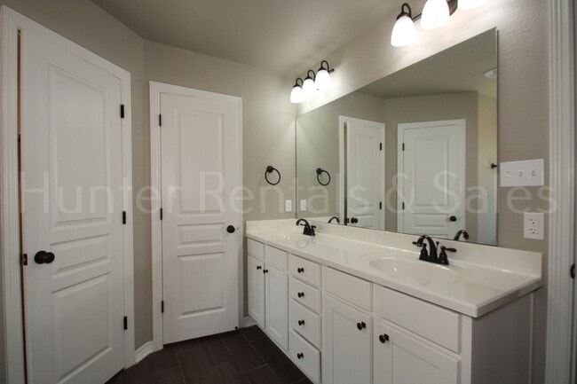 Building Photo - Temple 4 bedroom in Carriage House Subdivision