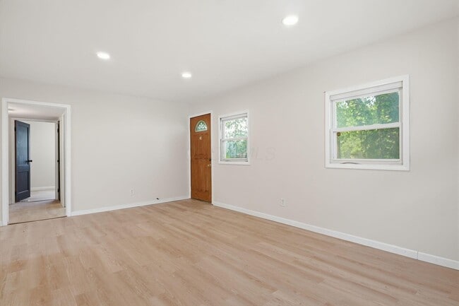 Building Photo - 1074 S James Rd