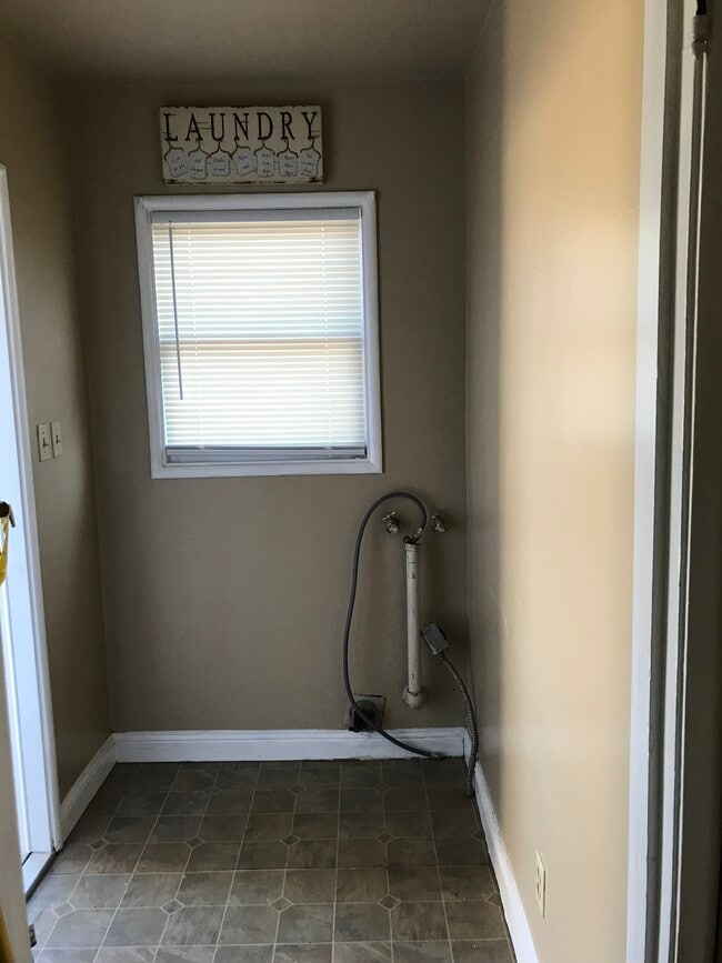 Building Photo - 1412 Ayers Ave