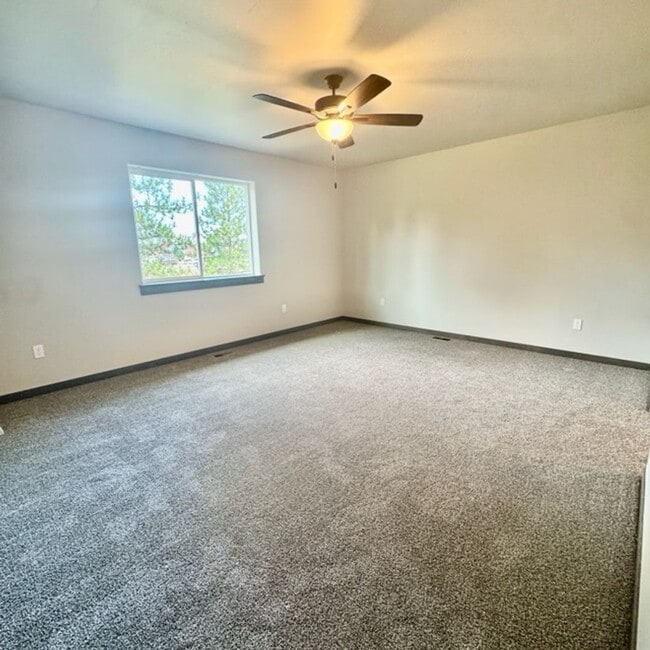 Building Photo - Brand new Townhome in heart of Rathdrum
