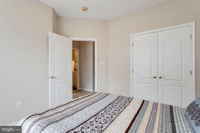 Building Photo - 6485 Sutcliffe Dr