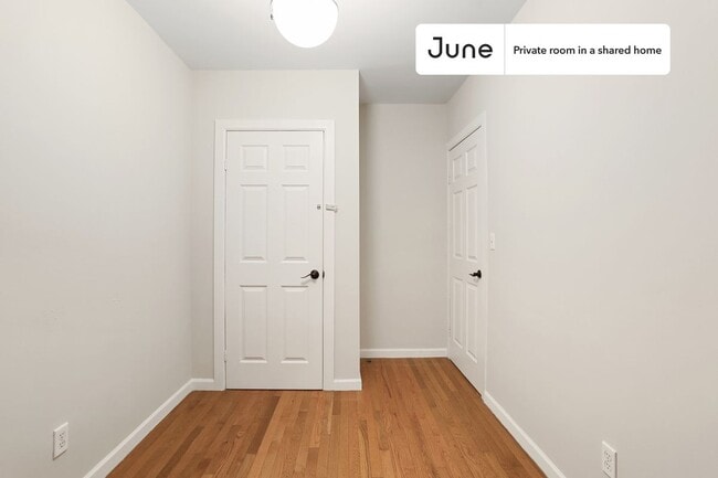 Building Photo - Private bedroom in 2 bed/1 bath Home