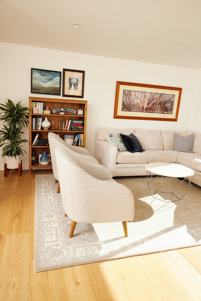 Building Photo - 14 Westwind St