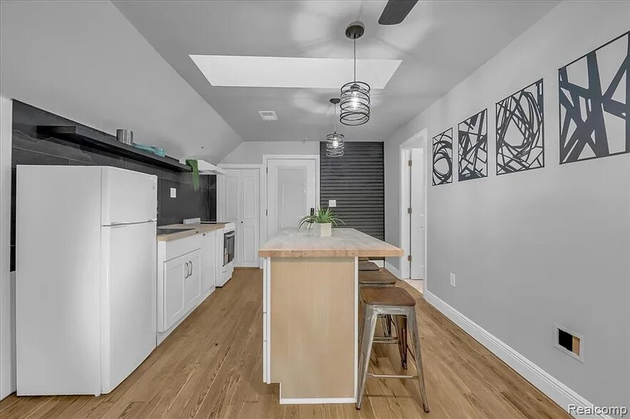 Building Photo - 1502 Virginia Park St