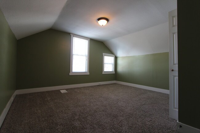 Building Photo - 711 Watson St SW