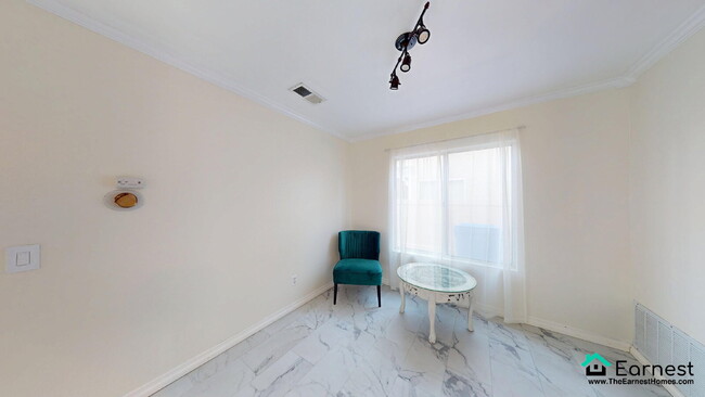 Building Photo - Charming 4-Bed/2.5-Bth Home in Prime Santa...