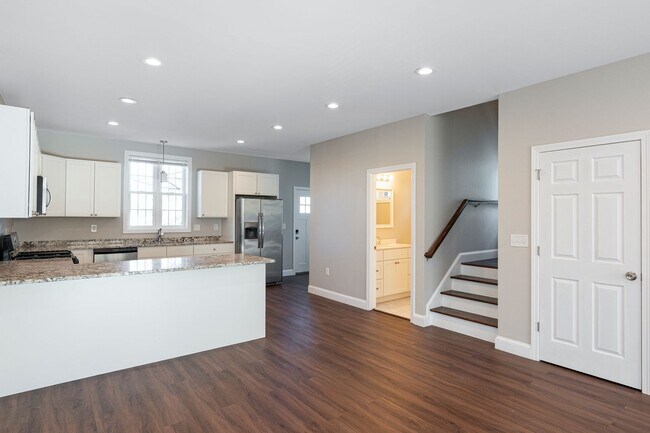 Building Photo - 445 Admiral St