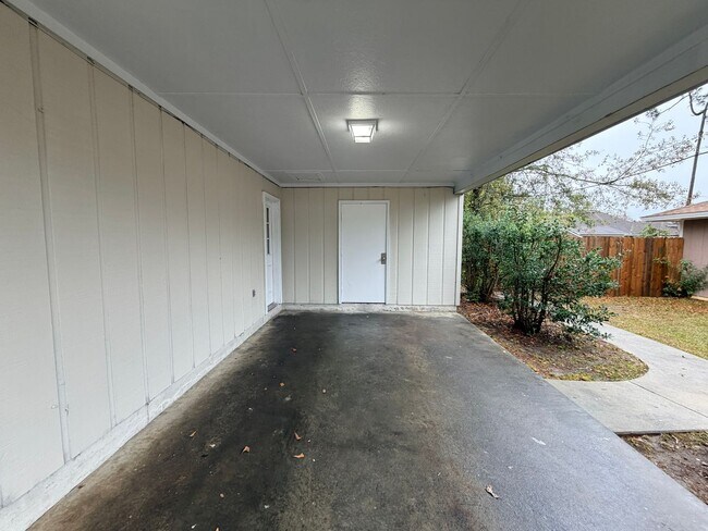 Building Photo - 3 Bedroom 2 Bath home in Valdosta