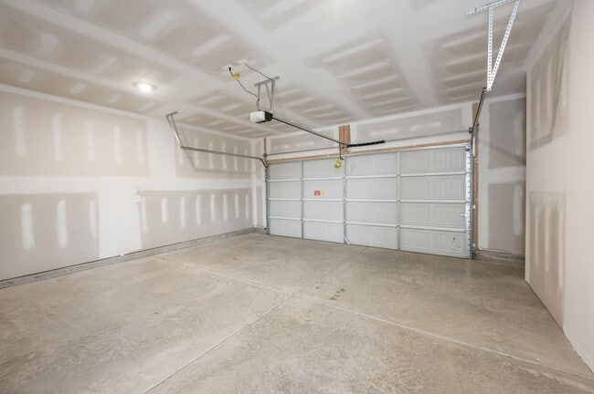 Building Photo - 3040 Poplar Farms Dr