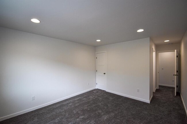 Building Photo - New South Hills Duplex Stunner!