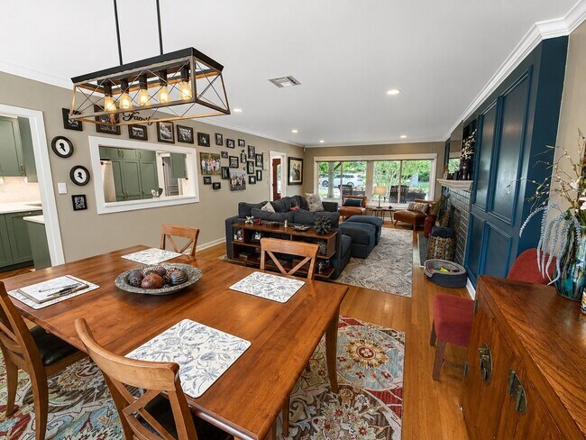 Building Photo - Luxury Terrell Hills Lease with 2025 Remodel, New Salt-Chlorinated Pool & Outdoor Living!  Beauti...