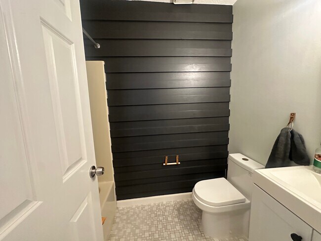 Building Photo - 66 Simsbury Landing