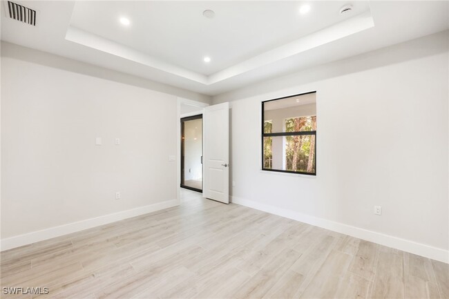 Building Photo - 4672 25th Ave SW