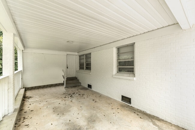 Building Photo - 257 Broad Dr SW