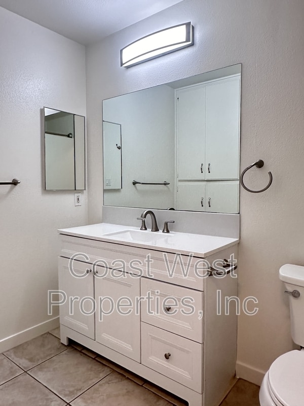 Building Photo - 1810 Broadway St