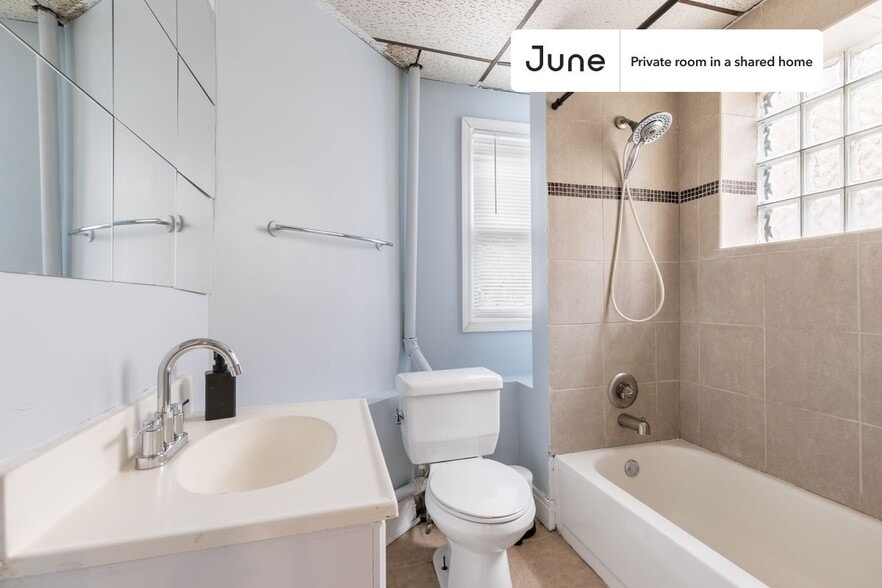 Building Photo - Room in Shared 4 bed/2 bath home