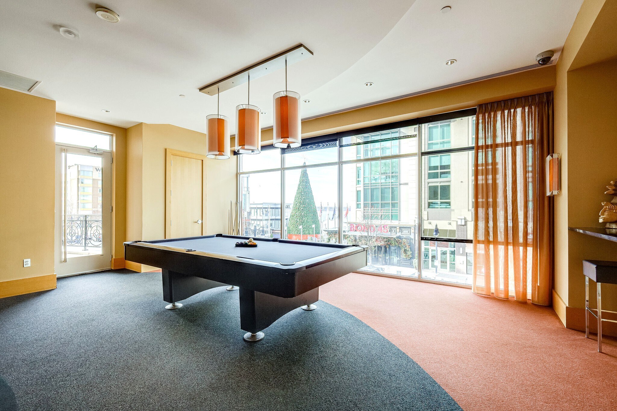 Club Room - 155 POTOMAC Psge