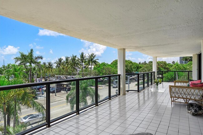 Building Photo - 2575 S Bayshore Dr