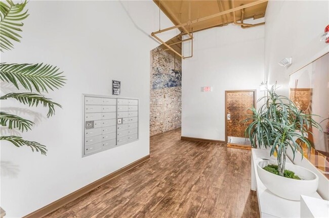 Building Photo - 308 St Louis St