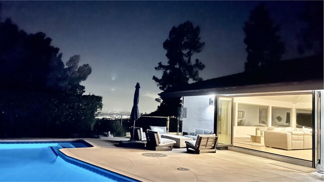 Building Photo - 1907 Maginn Dr