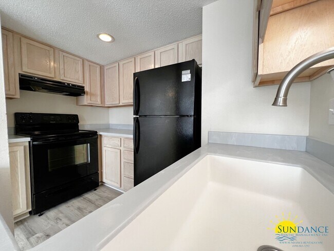 Building Photo - Beautiful 2 Bedroom Unit at Finisterra!