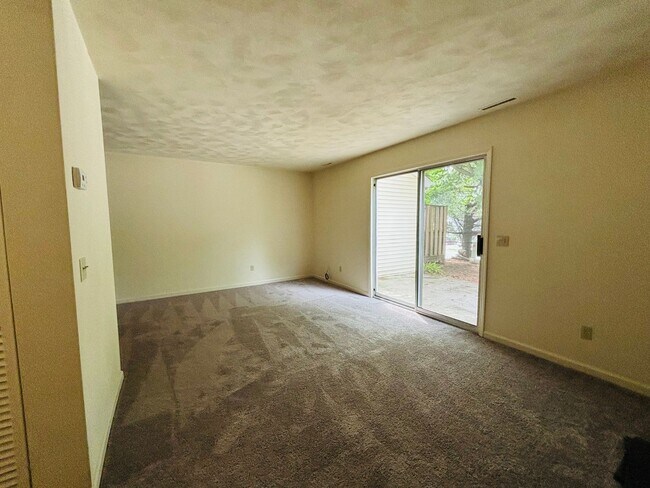 Building Photo - 2424 Ridge Rd
