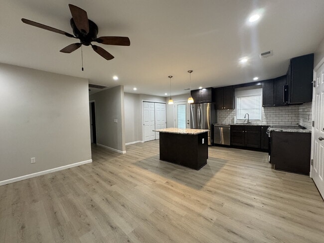 Building Photo - Recently Renovated Home Near Downtown Gillsville