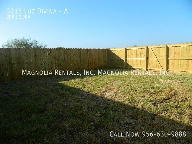 Building Photo - 3215 Luz Divina St