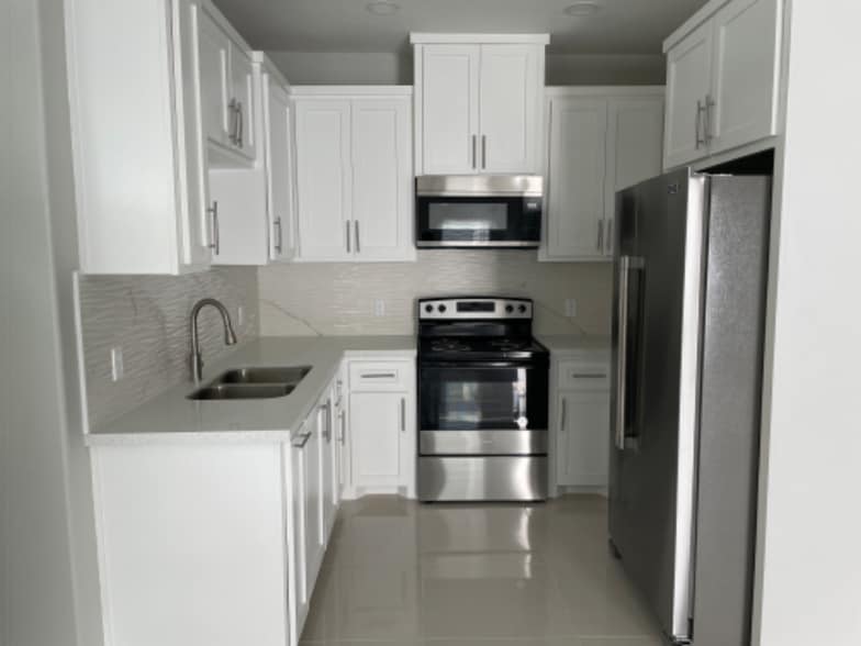 Building Photo - 2507 N Vineyard Ave