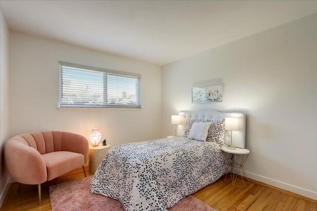 Building Photo - 4 Bedroom Home in Strawberry Park Stunner