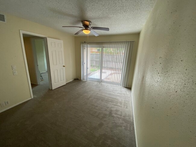Building Photo - 2704 Stonehaven Ct