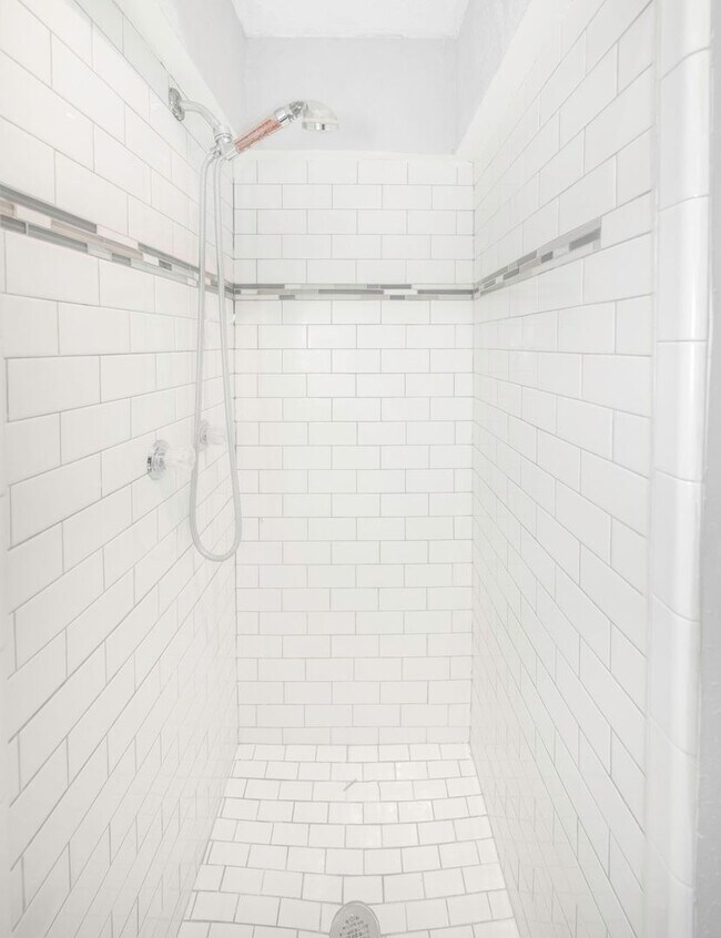 Building Photo - P197 - #4A Holiday Inn