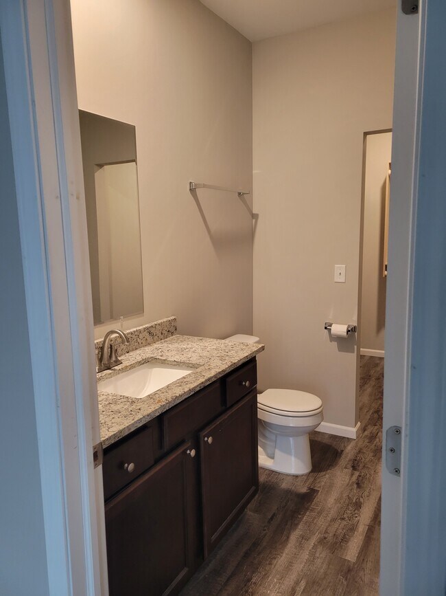 Building Photo - 1309 N Azena St