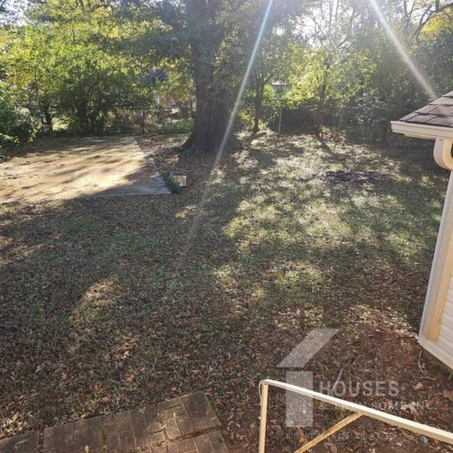 Building Photo - 7 Edwards St