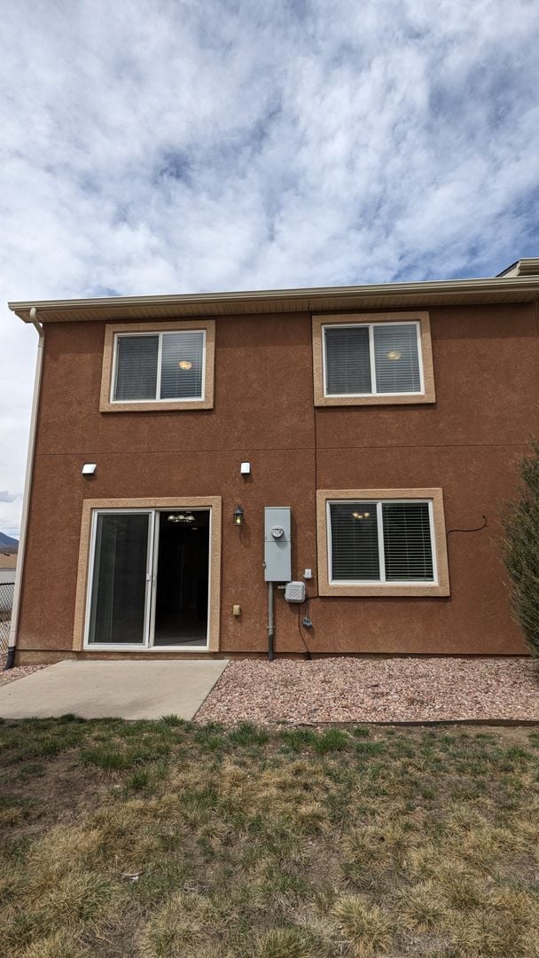 Building Photo - 3 BED/2.5 BATH END UNIT TOWNHOME W/PATIO & 2-CAR GARAGE!