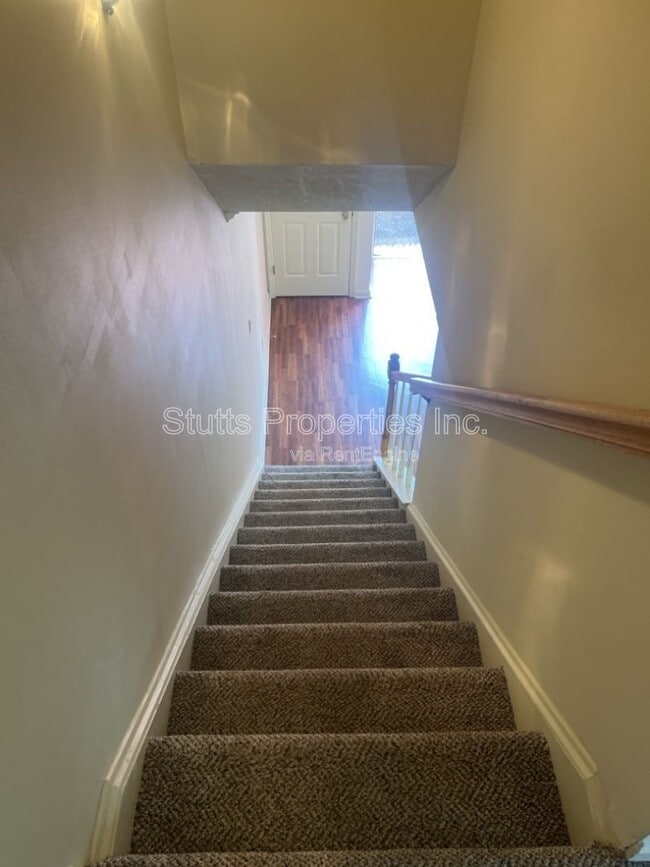 Building Photo - 253 Woodcastle Dr