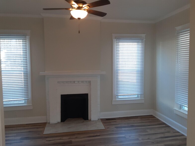 Building Photo - 435 N Cypress St