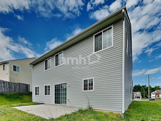 Building Photo - 221 Timberwood Dr