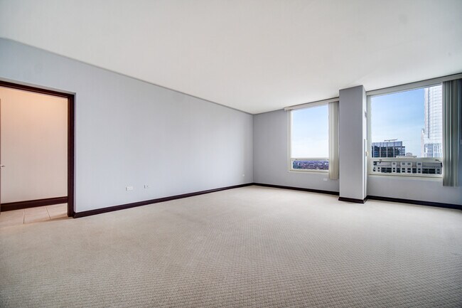 Building Photo - 33 W Ontario St