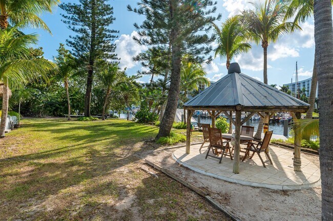 Building Photo - 2780 NE 16th St