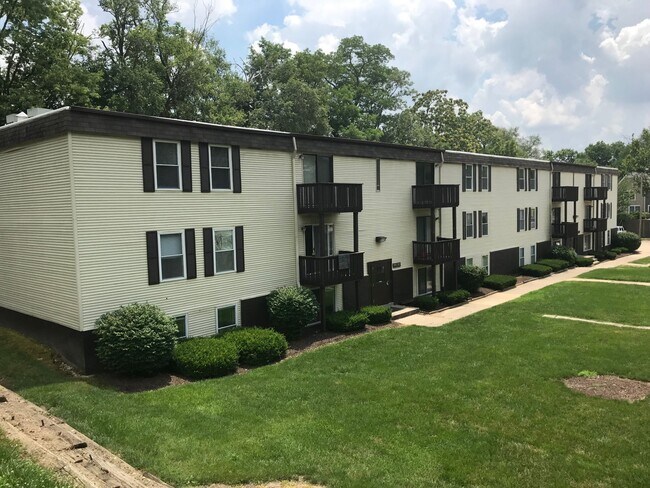 Primary Photo - 904 N Broadway Ave